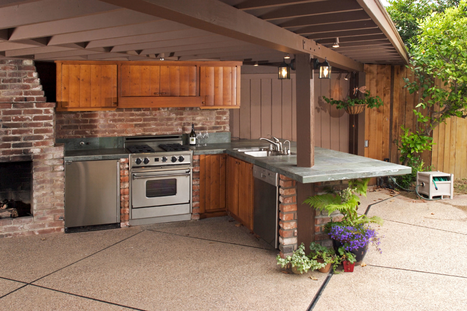 5 Reasons to Invest in an Outdoor Kitchen